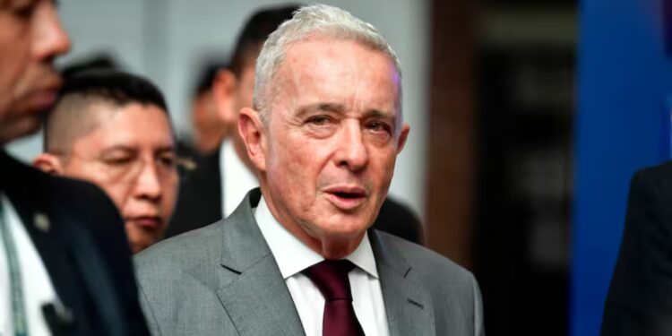 Uribe defiende candidatura del Centro Democrático a la Presidencia del Senado