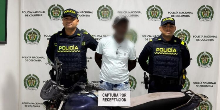Capturan a hombre que conducía motocicleta con reporte de hurto en Distracción