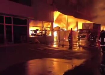Incendio consumió por completo fábrica de colchones en la zona industrial de Galapa