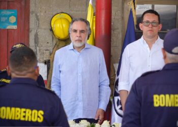 Gobierno fortalece a los bomberos del Caribe con entrega de 867 equipos y herramientas