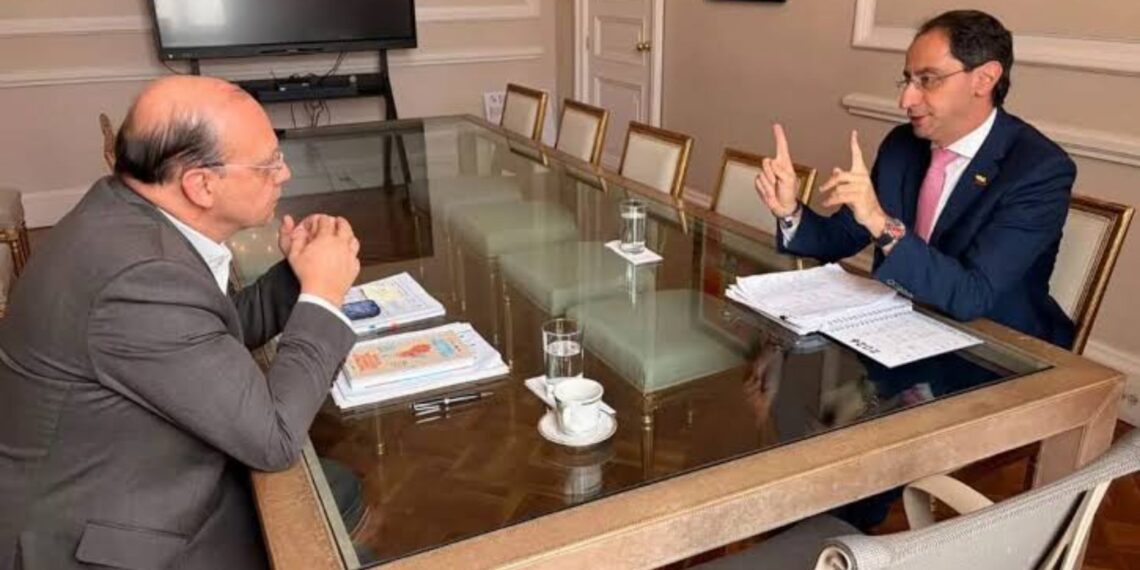 Tensión marca el inicio del comité de empalme entre el Gobierno y el equipo del presidente electo