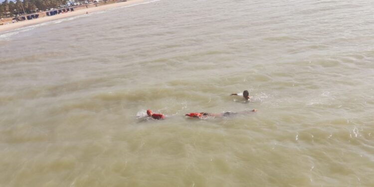 Menor de 13 años fue rescatado tras quedar en riesgo de ahogamiento en el muelle de Riohacha