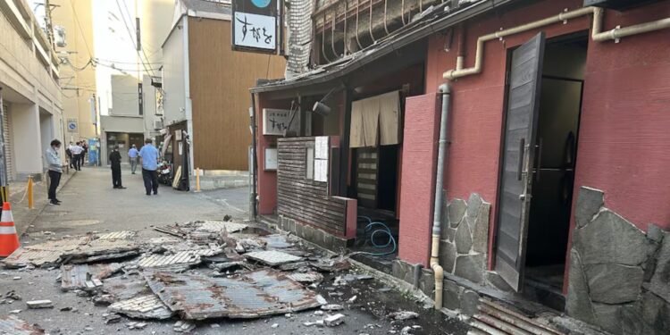 Terremoto de magnitud 7,1 deja decenas de heridos y daños en el sur de Japón