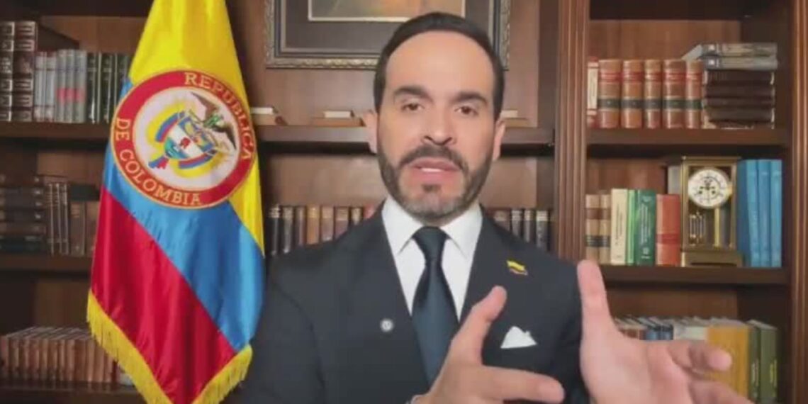 De la Espriella acusa a Petro y Cepeda de promover un plan para mantenerse en el poder