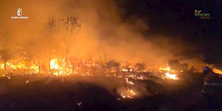 Incendio forestal cerca de Madrid consume 32.000 hectáreas y deja más de mil evacuados