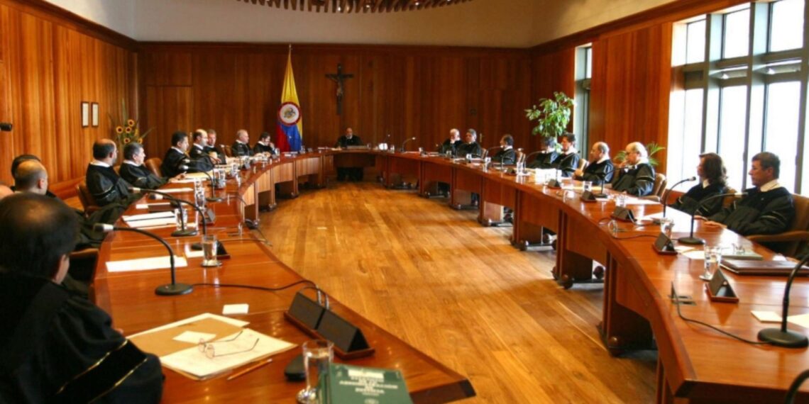 Corte Constitucional pide penalizar difusión de contenido íntimo sin consentimiento