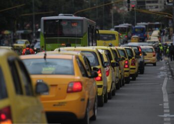 Taxistas proponen agenda para modernizar el servicio en Colombia