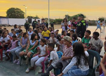 Policía fortalece prevención y convivencia con jornada de Cine al Parque en Maicao