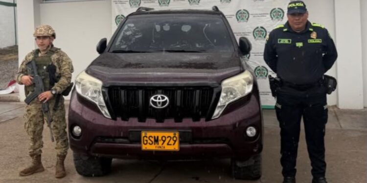 Recuperan en Barrancas camioneta de alta gama reportada como hurtada