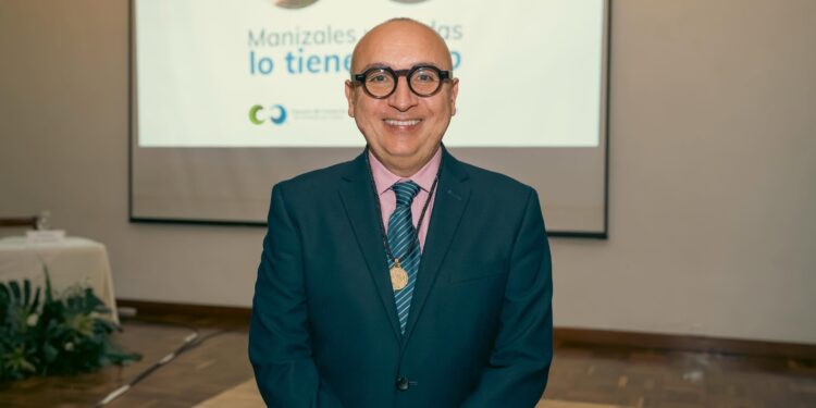 Carlos Mazeneth Dávila, un villanuevero que enaltece a la región