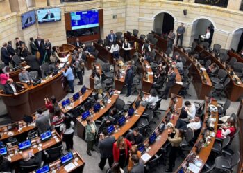 ¿Y quién prepara a quienes tienen en sus manos el destino de Colombia?