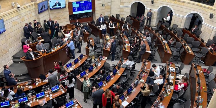 ¿Y quién prepara a quienes tienen en sus manos el destino de Colombia?