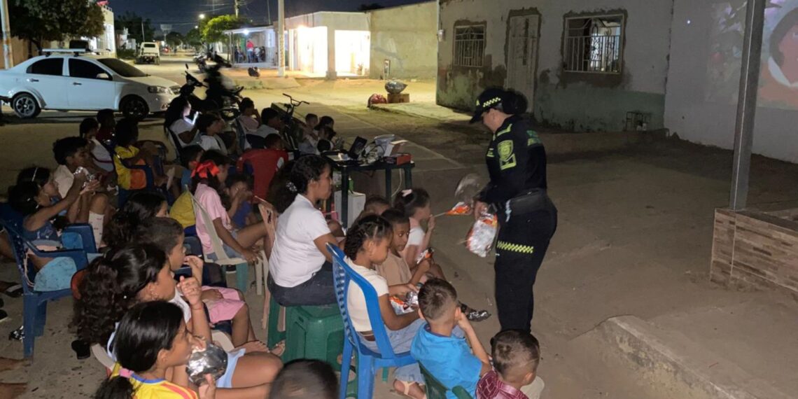 Policía Comunitaria llevó jornada de ‘Cine al Barrio’ para fortalecer la convivencia en Paraguachón