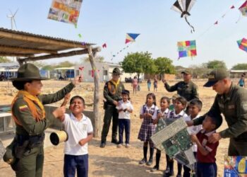 Policía lleva jornada de educación ambiental y convivencia a niños de la comunidad Meridai, en Riohacha