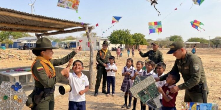 Policía lleva jornada de educación ambiental y convivencia a niños de la comunidad Meridai, en Riohacha