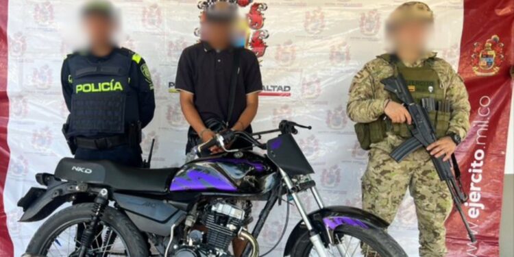 Capturan a un hombre por presunta receptación e incautan motocicleta durante operativo en Distracción