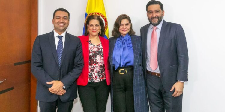 Tres nuevos directivos asumen cargos en el Ministerio TIC