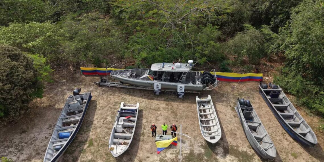 Recuperan cinco embarcaciones hurtadas y decomisan armas durante operativo de la Armada en el Magdalena