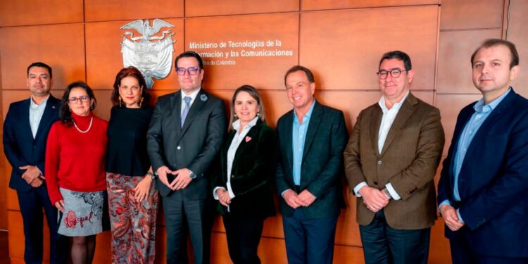 Gobierno avanza en medidas para bloquear comunicaciones ilegales desde las cárceles