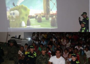Policía fortalece acercamiento comunitario con jornada de ‘Cine al Parque’ en Riohacha