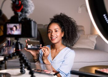 Corte pide regular derechos y deberes de creadores de contenido e ‘influencers’