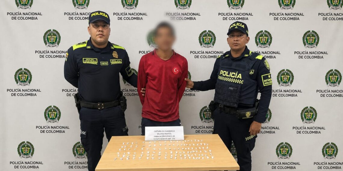 Capturan en flagrancia a presunto expendedor de estupefacientes en el Mercado Nuevo de Riohacha