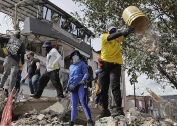 Colombia acelera rescates mientras se agota la ventana de vida tras terremoto