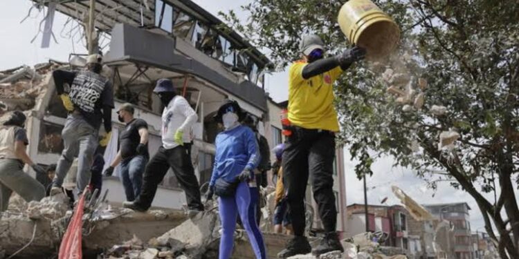 Colombia acelera rescates mientras se agota la ventana de vida tras terremoto