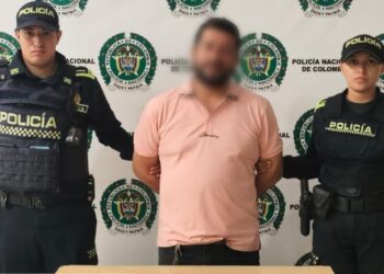 Capturan a hombre señalado de agredir a policías durante procedimiento en Riohacha