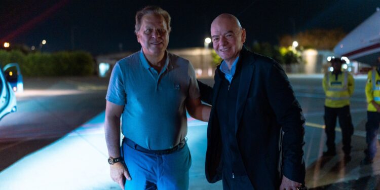 Infantino llegó a Cali para asistir a la posesión presidencial de Abelardo De La Espriella