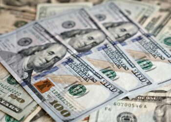 Dólar cae a $3.058 en Colombia y alcanza su nivel más bajo en casi ocho años