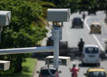 De La Espriella pide revisar legalidad de las fotomultas en todo el país