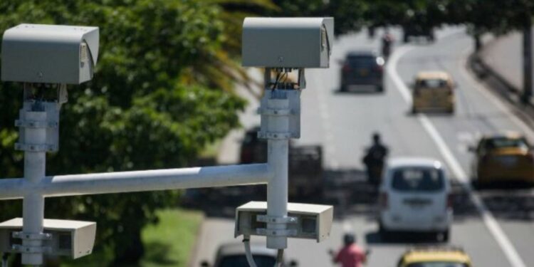 De La Espriella pide revisar legalidad de las fotomultas en todo el país