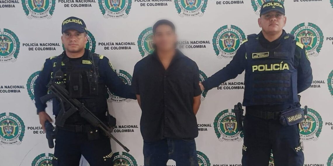 Capturan a hombre señalado de agredir a un policía durante procedimiento en Riohacha