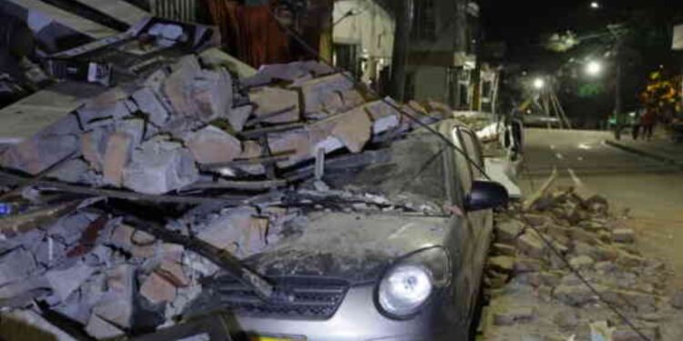 Cifra de fallecidos por terremoto en Colombia sube a 169 mientras continúan labores de rescate
