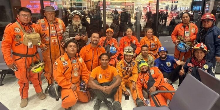 Topos Azteca de México llegan a Cali para apoyar rescate tras terremoto