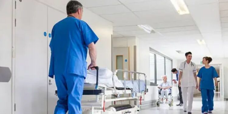Gobierno eleva al 90 % el giro directo de recursos de salud a hospitales y clínicas