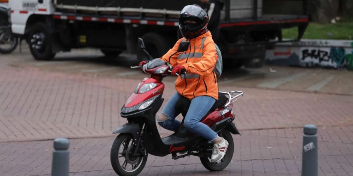 Colombia estrena nuevas reglas para el uso de patinetas, bicicletas y motos eléctricas