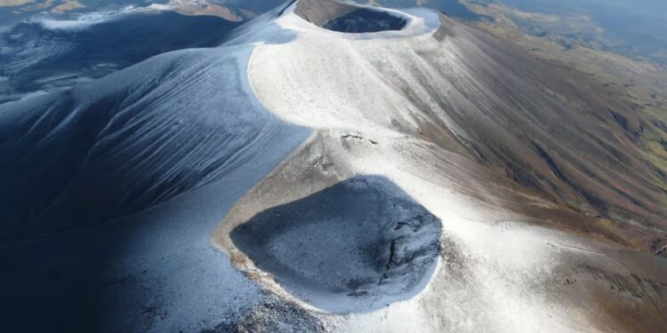 Servicio Geológico eleva a naranja la alerta del volcán Puracé por aumento de actividad