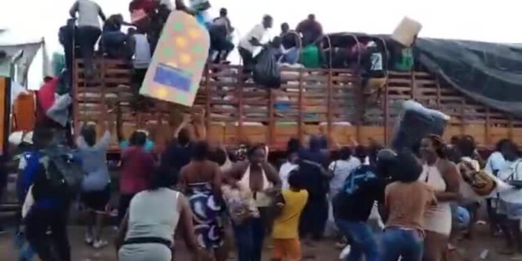 Saquean camión con ayudas para damnificados por el terremoto en Buenaventura