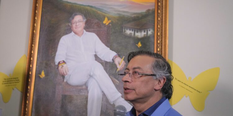 Petro devela su retrato en la Casa de Nariño antes de finalizar su mandato