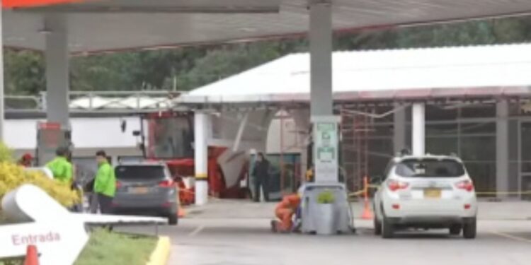 Delincuentes robaron cerca de $10 millones en estación de gasolina de la variante Palmar de Varela-Santo Tomás