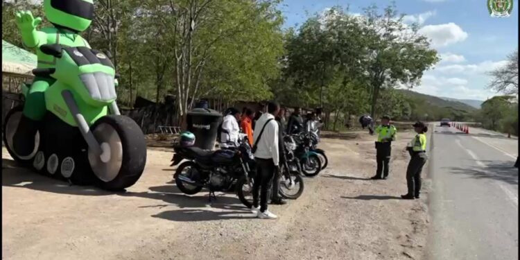 Policía promueve campaña de prevención para reducir riesgos en las vías de La Guajira