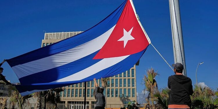 Cuba flexibiliza impuestos para impulsar energías renovables en medio de crisis eléctrica