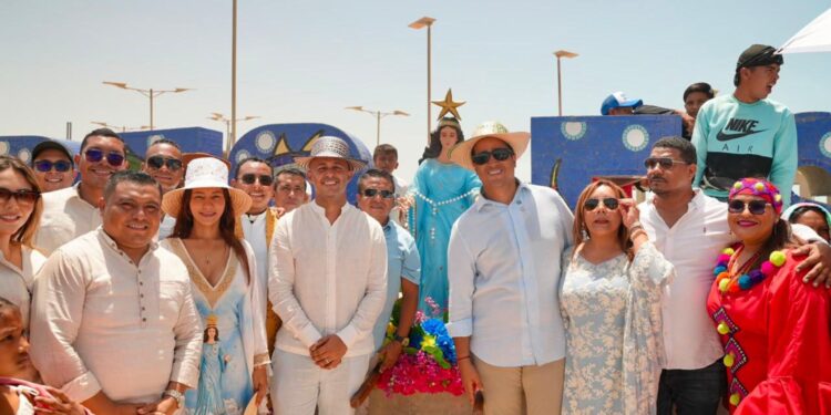 Gobernador Jairo Aguilar recorrió la Alta Guajira con aulas interactivas y ayudas productivas