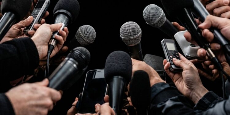 FLIP rechaza directriz de Presidencia que restringe a medios el acceso a fuentes oficiales