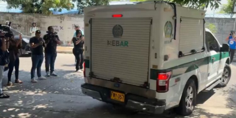 Llegan a Medicina Legal de Barranquilla los cuerpos de alias ‘Naín’, ‘La Bebesita’ y sus dos escoltas