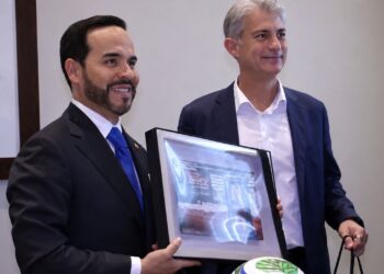 Presidente De la Espriella anuncia plan de crecimiento de Coca-Cola en Colombia
