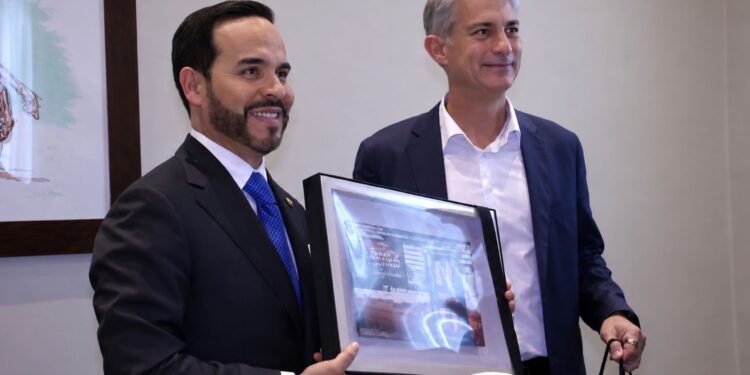 Presidente De la Espriella anuncia plan de crecimiento de Coca-Cola en Colombia