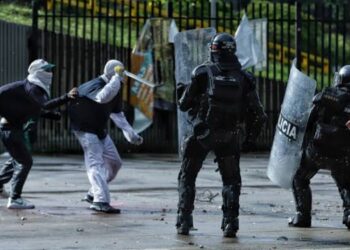 Radican proyecto de ley que propone penalizar el uso de capuchas para cometer delitos durante protestas